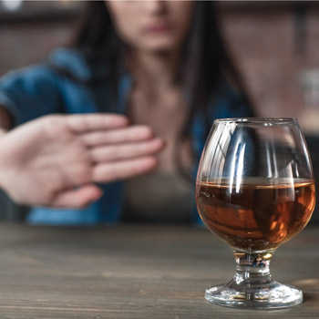 Experts weighed in on Dry January explaining the potential benefits and risks of quitting alcohol for a month as well as the internists role in supporting patients who want to try goi