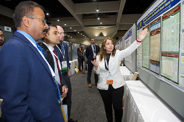 ACP Resident/Fellow Member Ruaa Y Al-Ward, MD, presents her abstract poster to the judges