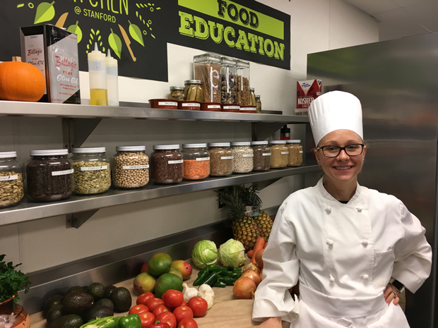 ACP Member Michelle Hauser MD MS MPA directs the Stanford University School of Medicines culinary medicine elective which teaches medical students how to cook healthy plant-based dishes and coun